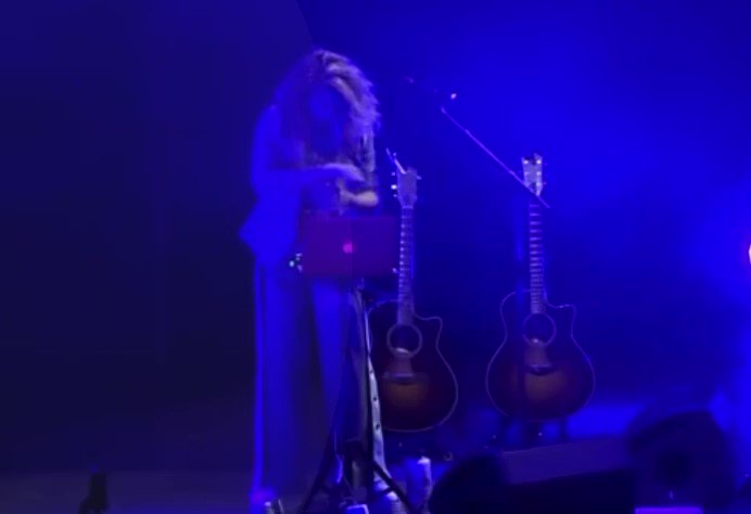 RT @tkhq8: Don’t ever speak on comedian, producer, vocalist, and songwriter Tori Kelly ever again!! https://t.co/zkdjhUY0J7