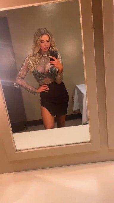 Today’s 90s styled look ?? https://t.co/M7oxts0Alz