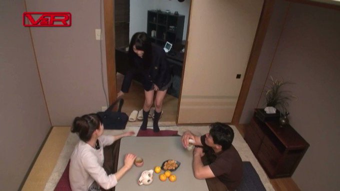 制服女子がこたつに入ってきたのでパンチラをガン見しながら手マンしたら、糸を引いて感じ始めてしまったので、挿入をしてしまった話です

続きはコメント欄から🦜
https://t.co/75vQmyb8jb