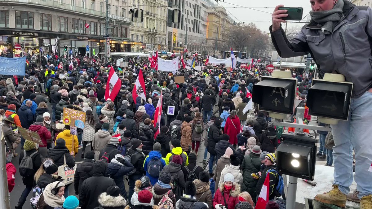 Tens of Thousands of Protesters March in Vienna  BZVnB8Mb92t3zVEW