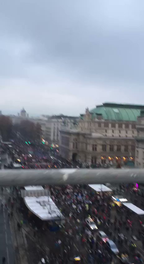 Tens of Thousands of Protesters March in Vienna  ToUNoao4nGRsEtVu