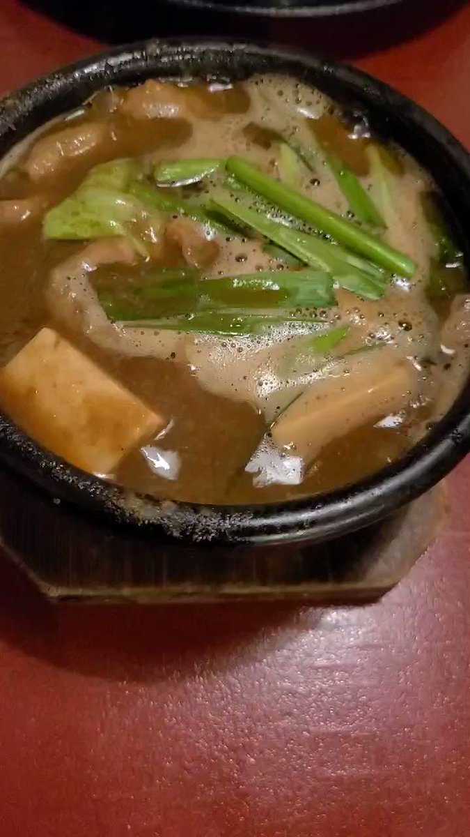 [夕食] 池袋 魚波さん ・もつ煮込み味噌味 魚波さん、醤油と味噌と塩の3種類の味を取り揃えてる🥳 ランチでも定食あったから、自信の表れとみました😁 ビーフシチュー食べてるみたい、味噌だけの味