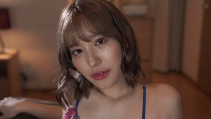 発情中の女さんが、下着姿で誘惑してくる話です

本編はリプ欄から 👇
https://t.co/kTXsQLPTik