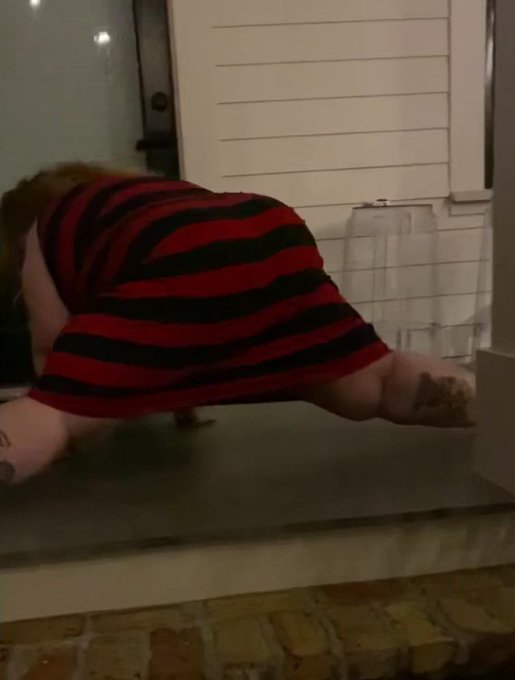 Repost because I mean just LOOK&hellip; sheesh https://t.co/06IiJPEtkw