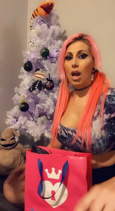 Apparently bad girls get all the best gifts! Spoil me for Christmas and I&rsquo;ll spoil you back!! 😈😈 make<a href="/tag/newjersey"class="tags"><span>#newjersey</span></a><a href="/tag/exxxotica"class="tags"><span>#exxxotica</span></a>