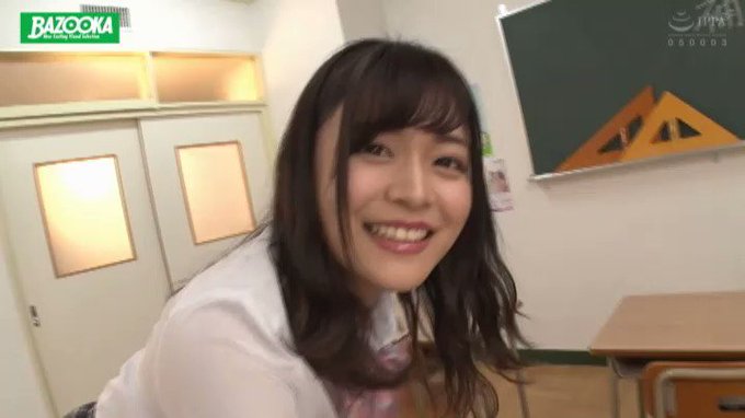 鉛筆落としたら拾ってくれる優しい女子の神対応！！
か〜ら〜の〜！
かがんだ時に見えたスカートの中が更に神ががってた件！！

学園内の色んな場所でS○Xしまくり！
しかもカワイイが過ぎる女子4人と！！
チ〇ポの先が渇く暇がない位大忙しのスクールライフはハッキリ言ってウラヤマしすぎる💕💕 https://t.co/7eLznMC0Pu