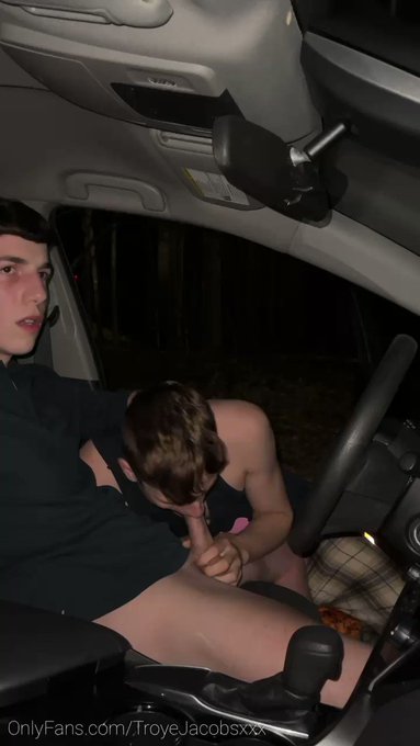 ? Risky car sex... @TroyeJacobs & @TylerTannerXXX

??START FOLLOWING ME NOW?? to get my naughty XxX #gay