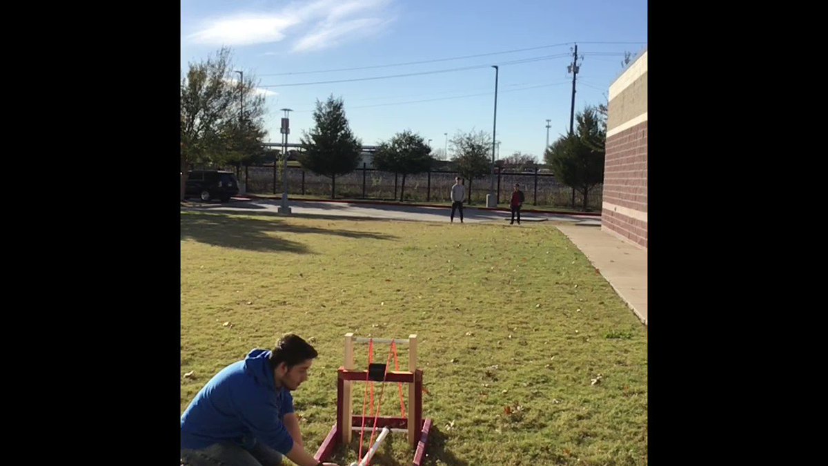 Young scientist explain the optimum angle for launching a projectile the farthest distance (45 degrees).
@JohnsonCand @lifemustangs @lifeschools @life_counselors @coaster64 @kimchester4 @JenWilson_32 @AprilRoddy @LifeSchooliTech https://t.co/BT94P0h0JS