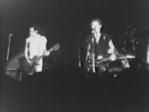 Happy birthday Paul Simonon !

«  The Guns Of Brixton » live, Capitol Theater ( 1980 )

 