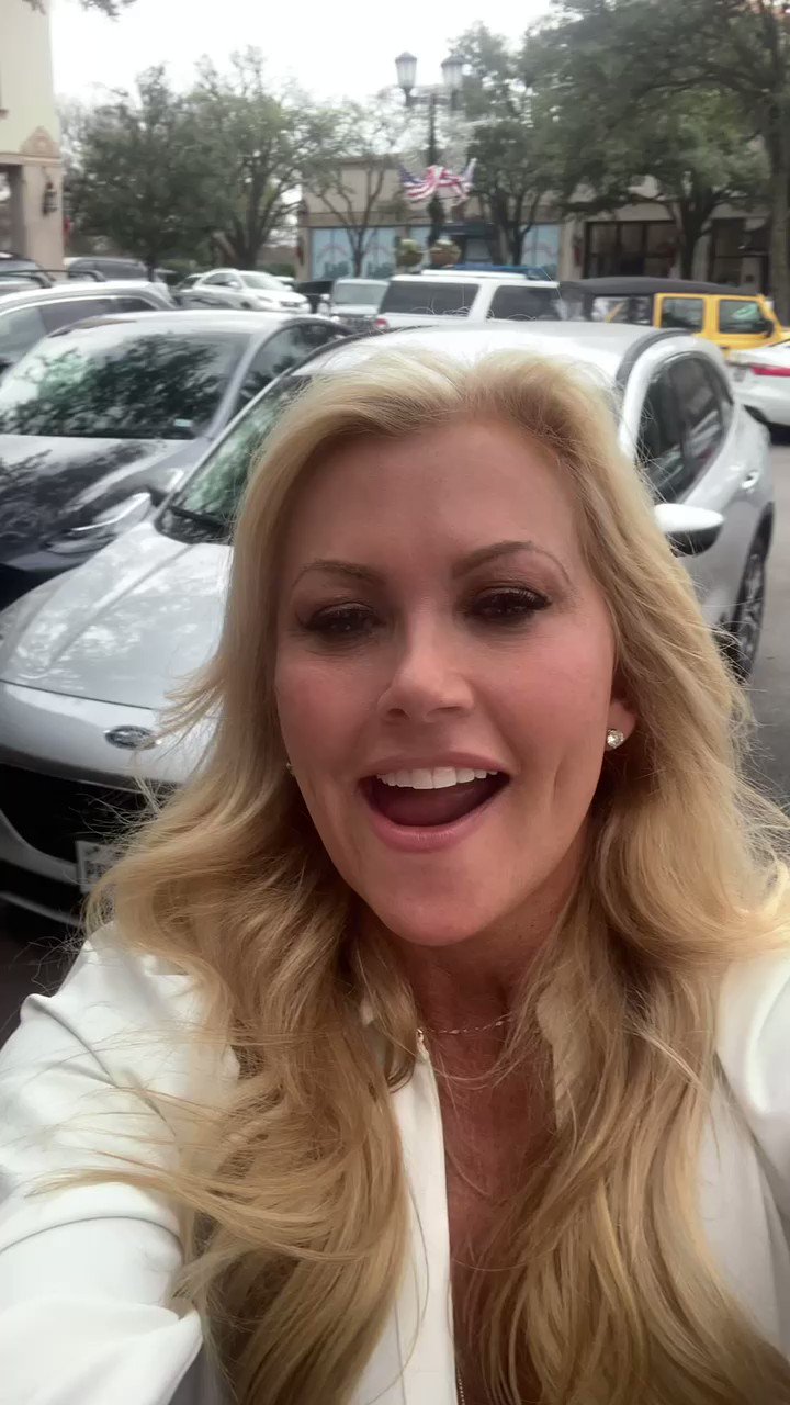 Jon Lovitz on X: In Dallas, with my friend Lisa Dergan, where I'll be  performing tomorrow night, Dec. 17, 2021 Check@out the show!  t.cocd2Jumhi3z t.copW7KIHAA6S  X