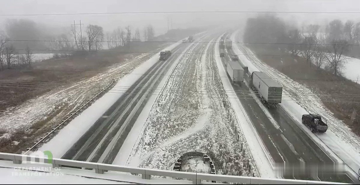 Seven vehicles on Interstate 35 #crashed into each other yesterday near #Faribault, #Minnesota, after a semi-truck jackknifed.
Luckily, no #injuries were reported.

#USA #Snowdrop #snowfall #Winter #weather https://t.co/djnaDxIpkT