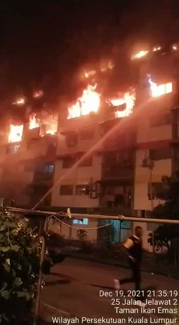 Cheras terbakar flat Cheras public