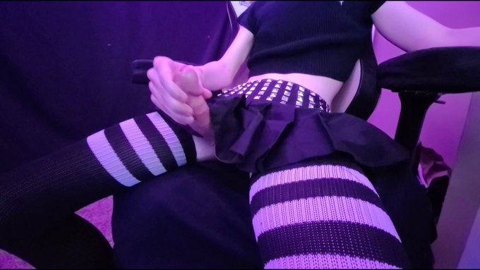 skirts are made to be covered in cute boy goo https://t.co/Tc3LwZucuy