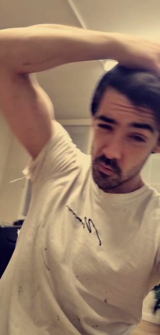 Long ass day only just got back to the work yard whose gonna come worship this king? Cum lick my abs
