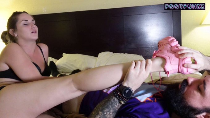 "Foot guys like sweaty feet, right?" Handjob/Blowjob with Cumshot on Smashley Star's Face is selling