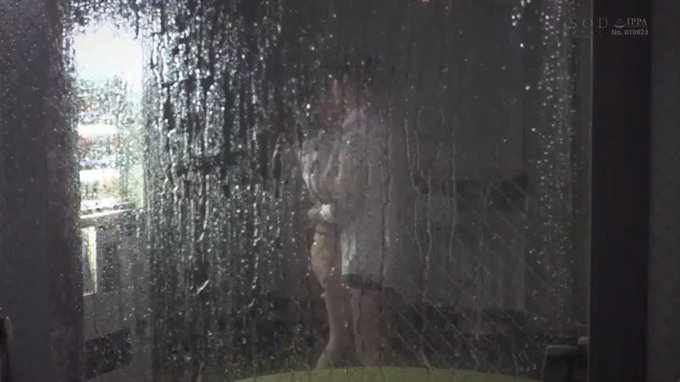 ゲリラ豪雨で女上司と会社に
２人きりになってしまいました。

上司の濡れたスケスケの服に
興奮してしまい
手を出してしまいましたw

上司もノリノリになってしまい、
なんと中○しまでさせてくれたんです...。 https://t.co/9RO5iHzRua