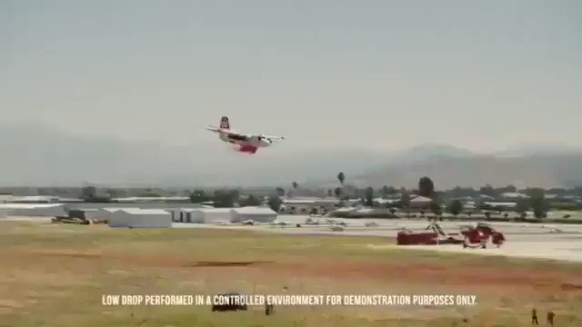 Despite fire retardant or water are or should be dropped from much higher altitude, this is why you avoid dropping water or fire retardant directly on buildings, when possible [source and full video: https://t.co/nl1Go8bXiF] [watch an example of altitude: https://t.co/uK81AXRMsT] https://t.co/Zwom4NmNsd