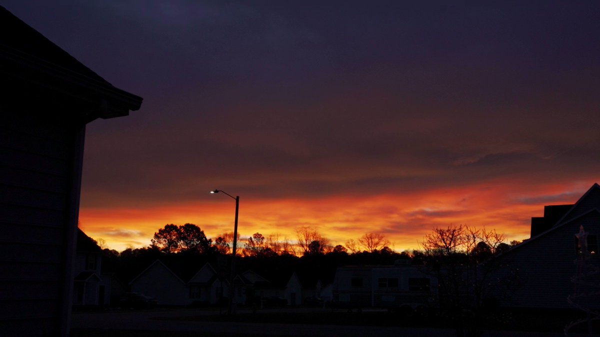 Fire in the Sky. Merry Christmas everyone from Begin Editing. Sun rise on Christmas day in beautiful North Carolina. https://t.co/jAqViDFbYJ