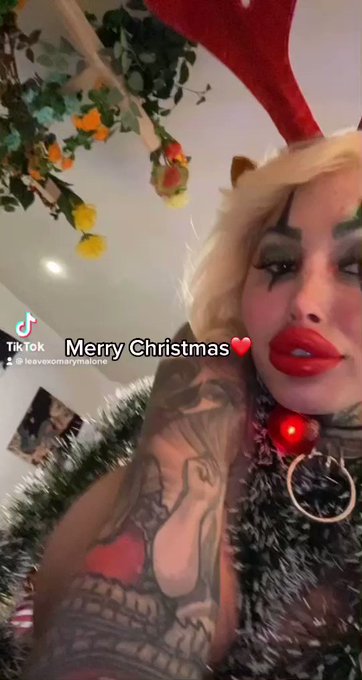 Merry Christmas my loves I hope you guys have a beautiful day❤️❤️❤️❤️🌻 https://t.co/PSs7Yycva6