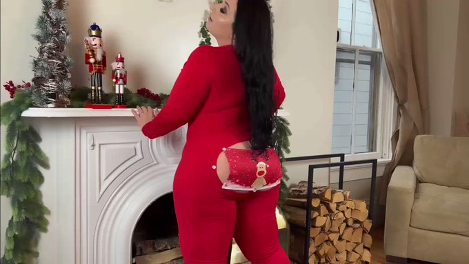 Happy Holidays!! ? 
?: @thickunlimited https://t.co/CCcPImU9Ic