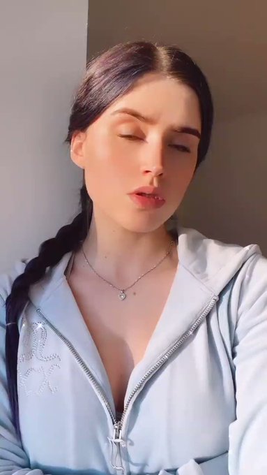 Oh and thanks for 300k followers btw. Couldn’t have wished for a better gift ? https://t.co/wYzszWI0