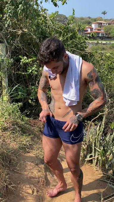 How hot is this? We love FTM!??
Who is willing to drop on his knees to lick @robisramiress ? ??

?? https://t