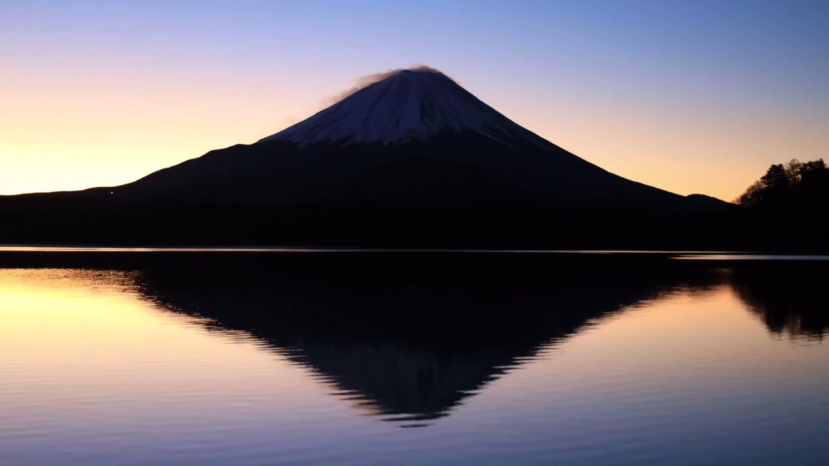 おはようございます。 先日の精進湖の日の出のタイムラプスです。 湖面に朝陽が当たると一気に広がる毛嵐には感動しました。 高画質はYouTubeでどうぞ。 https://t.co/OwzICL