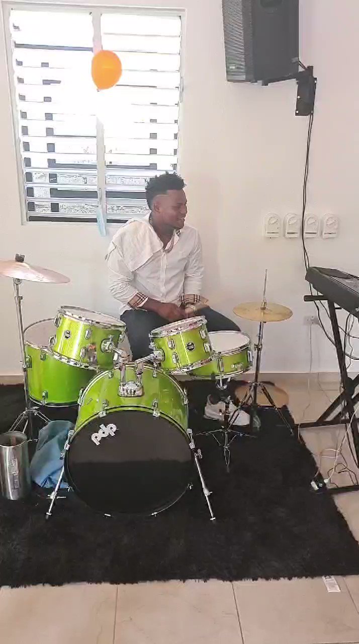 [分享] 太空人Framber Valdez打鼓