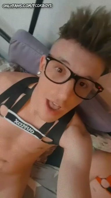 HAPPY NEW YEAR BOYS! ?? WE WISH U ALL A HORNY 2022 ?? @dailypornneeds @MeBU1978 @CockBusterX @GayClubb