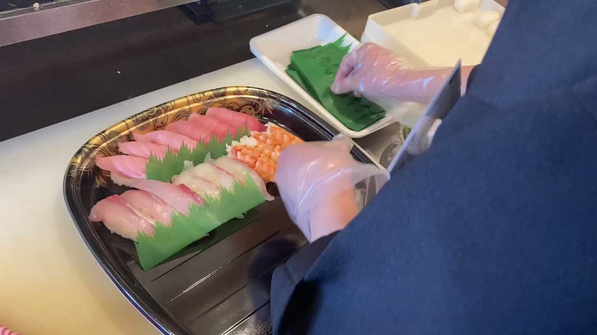 新年明けましておめでとう御座います 本年も宜しくお願いします。 魚忠回転寿司全店舗は3日まではお持ち帰りのみ営業しています。新年食卓には魚忠のお寿司で❗️ご注文お待ちしてます♪♪