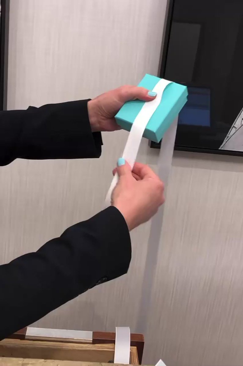 これがティファニー式！ラッピングリボンのきれいな結び方！