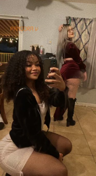 Thought I&rsquo;d BLESS y&rsquo;all 🥰 Happy New Year 🎊  #HappyNewYear https://t.co/N5bcsgrNec<a href="/tag/happynewyear"class="tags">#HappyNewYear</a>