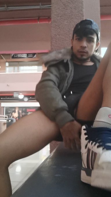 ??Cruising con @leobulgarix en plena luz del sol, centro comercial Yumbo.
??Cruising outdoor with @leobulgarix