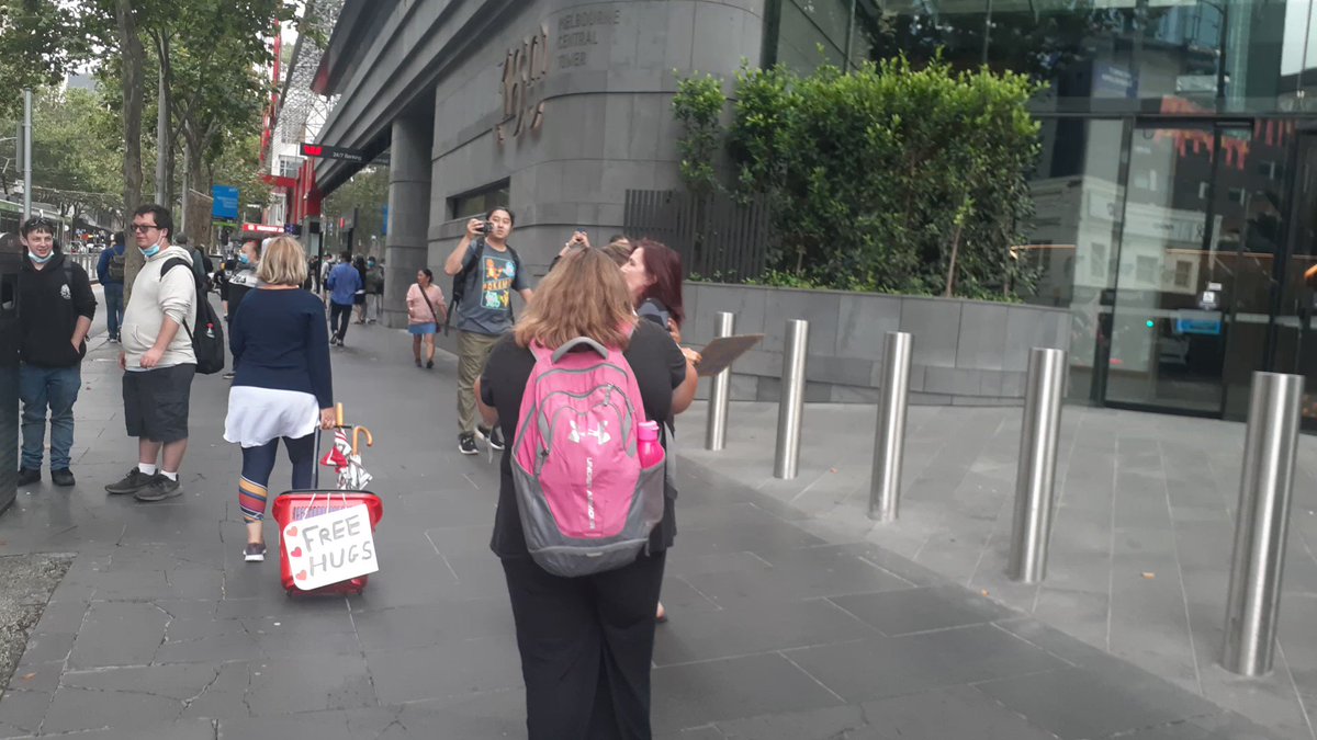 Australia: Thousands rally against vaccination of children Fja8fXE_P9pQbLkM