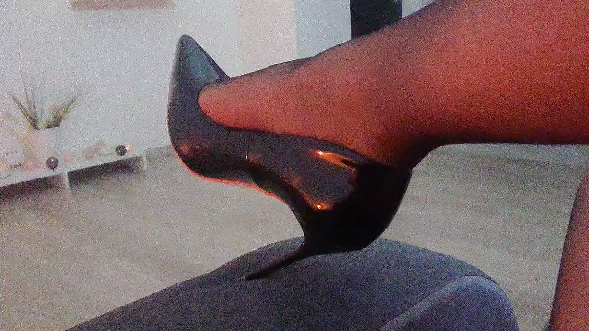 Model - Anda pantyhose