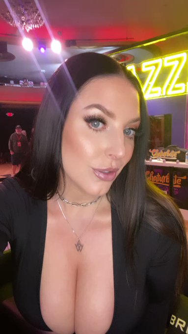 Thank you to everyone who came and met me at the @Brazzers booth at @x3expo today ??? https://t.co/j