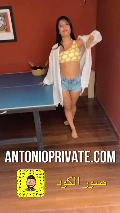 يا عيال اجت عندي البنت عل بيت و قلنا نلعب شوية. العاب ?? وقلتا يلي يصخر ينتاك بطيزه و طبعا البنت خصرت
