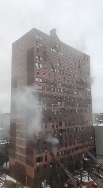 RT @realtimeOnyx: Breaking: Over 41 people have been injured in fire at a Bronx apartment complex. https://t.co/st7Ki0iO0e