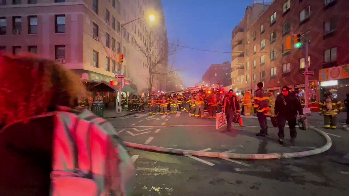 RT @sandibachom: Fire #fdny Ave A 3rd street https://t.co/9DzDdDL01G