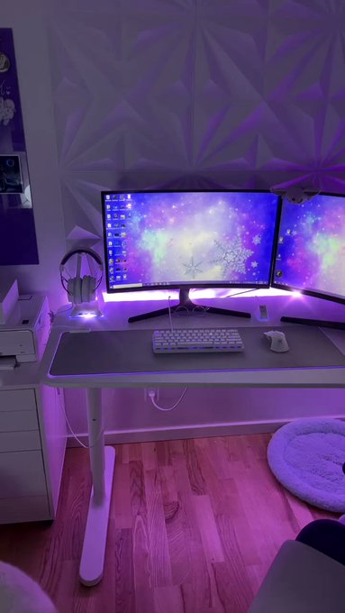 Office looking clean  ?? https://t.co/s1qC5ROq1t