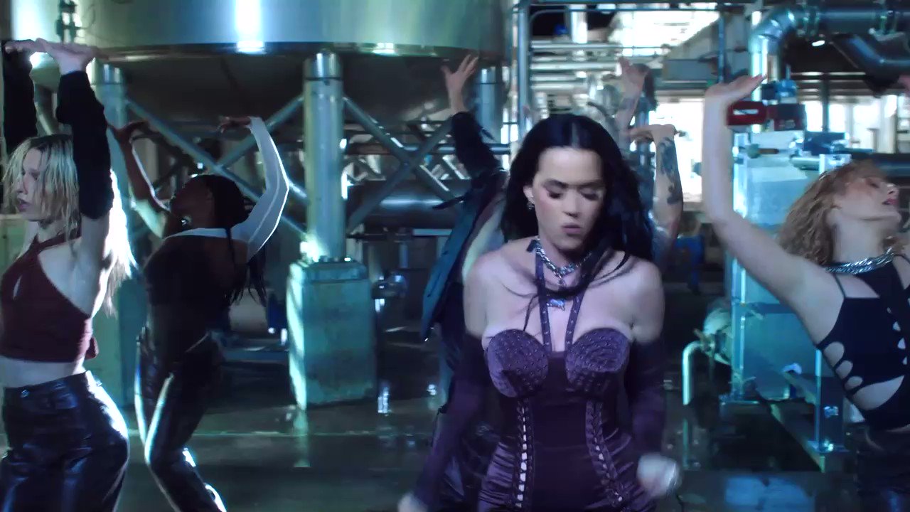Katy Perry Get Yer Wings Cause I Ve Got Yer W I G The Music Video With Alesso Premieres At Halftime Of The Cfbplayoff Tune In To Espn Starting At 5 00pm Pt Espncfb