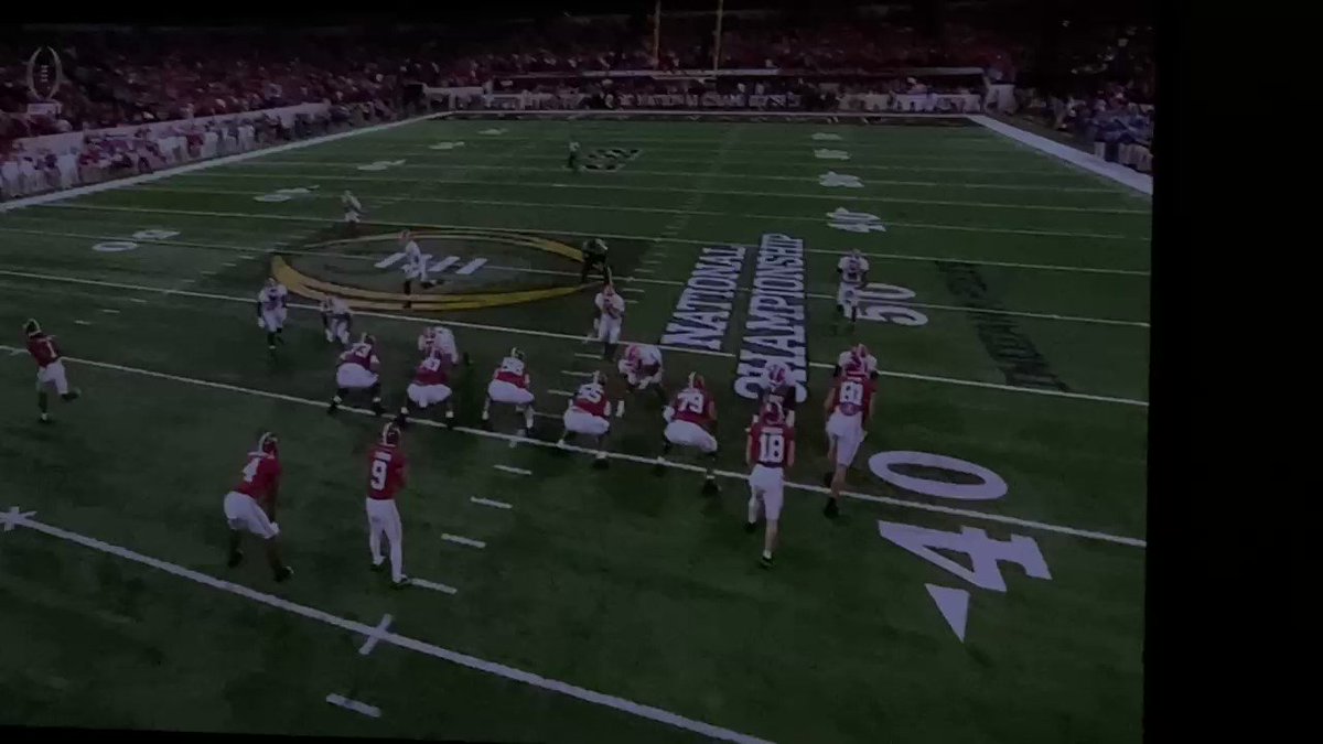 #GeorgiavAlabama woah this Georgia defense is on fire! https://t.co/P3YNsWmoGL