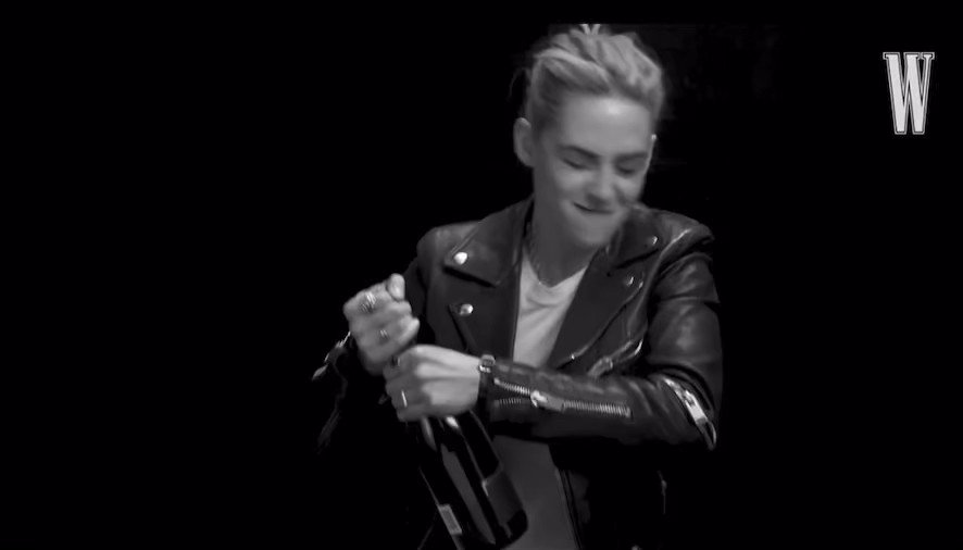 Happy birthday to my favorite person Kristen Stewart. love this women so much. Thank you for being you. 