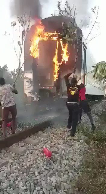 RT @Postsubman: - Fire guts a Train in transit. 

 https://t.co/4UUQGPoivA