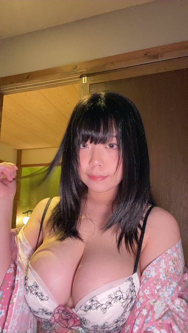 コスプレイヤーあやみピムのTwitterエロ動画3