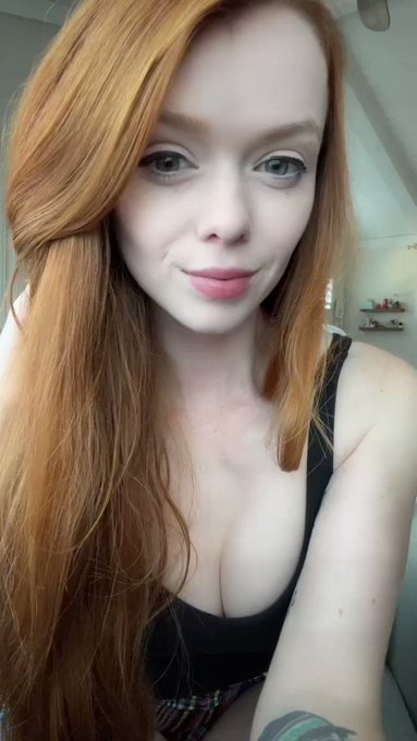 Did you know I have a free onlyfans too?? 👀 https://t.co/SLz31PAUlS https://t.co/PcdBQADWbX