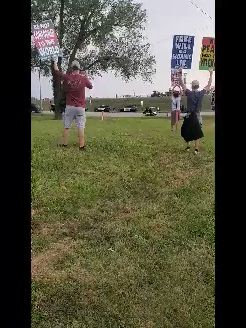 Happy 53rd birthday Dave Grohl. Would love him to do this outside pastor Jeff\s green pastures church in Ballymena. 