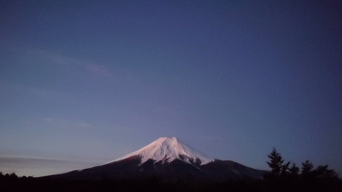 2022/1/15 今朝の富士山 晴天 朝日で雲がピンクに焼けます🤩