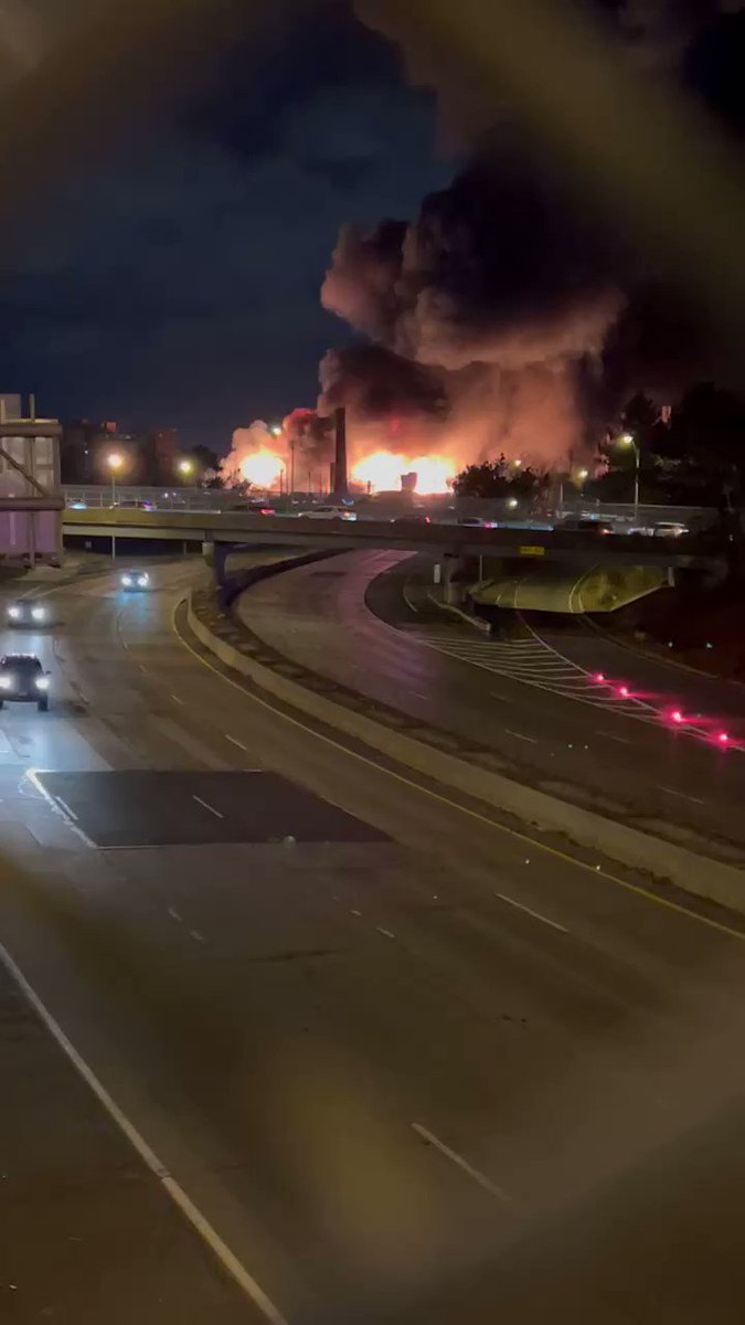 RT @BNONews: WATCH: Massive 7-alarm fire at chemical plant in Passaic, New Jersey; nearby residents being evacuated https://t.co/3fsd3pu9BB