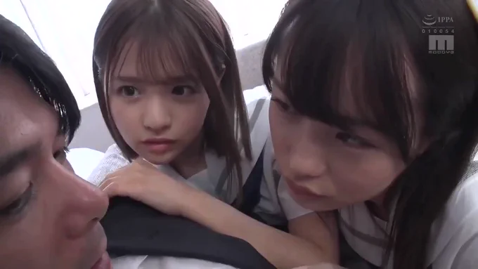 かわいくて、華奢で、エロい… そんな2人に誘惑され、奪い合うように求められ、ねっとり責められる、究極の3Pです！！ とにかく迫って来てくれるのが興奮します。